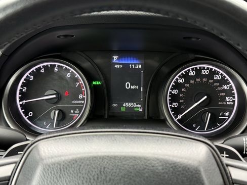 Used 2024 Toyota Camry SE image 10
