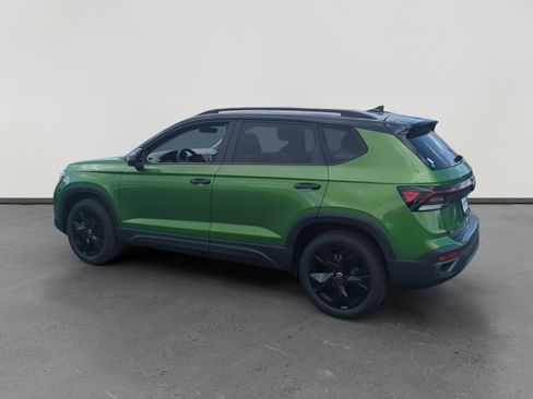 New 2025 Volkswagen Taos SE image 3