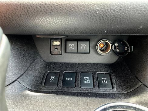 Used 2018 Toyota Highlander XLE AWD/4WD image 19