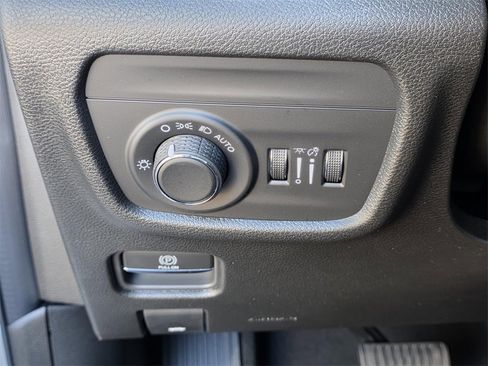 New 2025 Jeep Grand Cherokee Altitude image 24