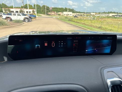 Used 2025 Ford Expedition Tremor AWD/4WD image 15