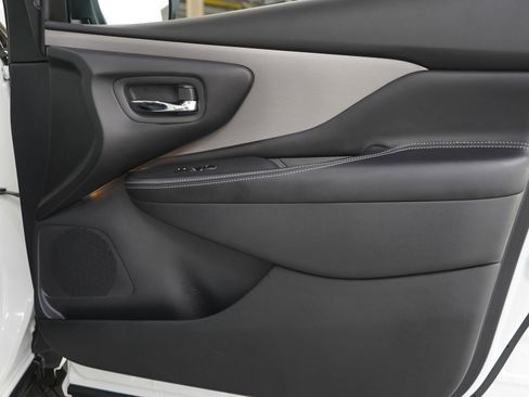 Used 2024 Nissan Murano SL image 9