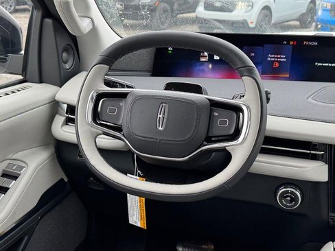 New 2025 Lincoln Navigator Reserve image 15