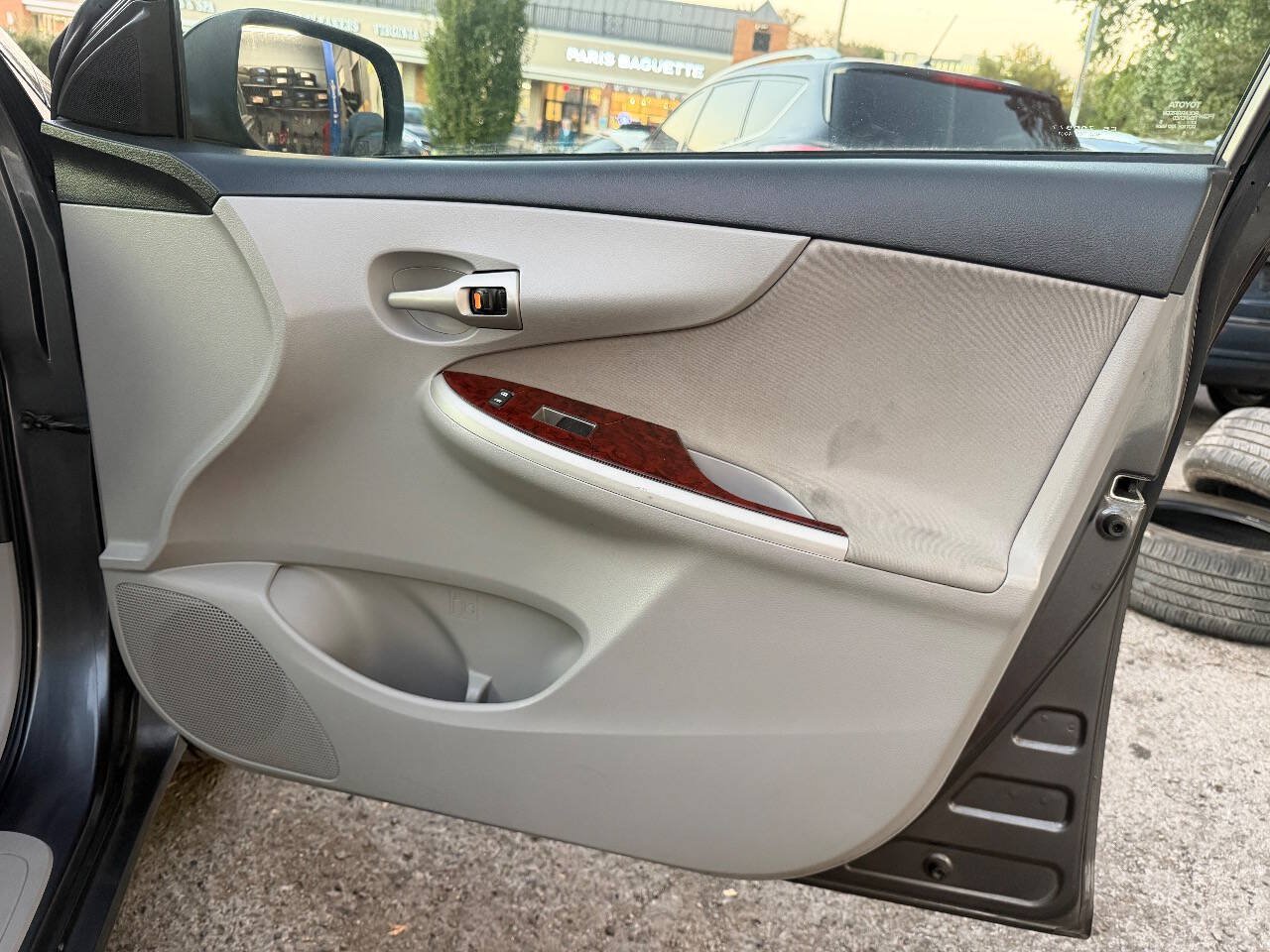 Used 2013 Toyota Corolla LE FWD image 17