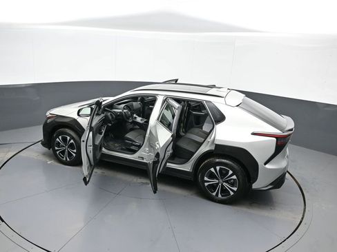 Used 2023 Toyota bZ4X XLE w/ Weather Package image 44