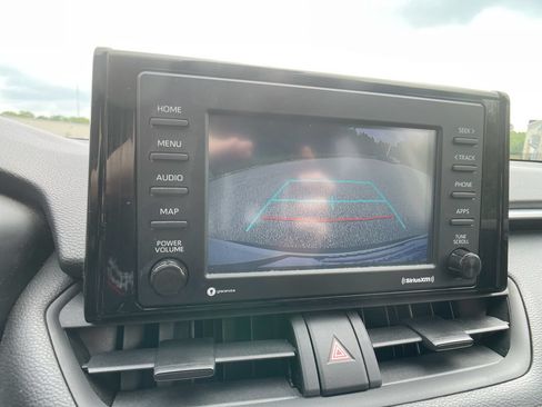 Used 2022 Toyota RAV4 LE AWD/4WD image 17
