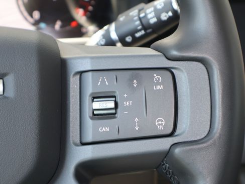 Used 2025 Land Rover Defender 130 X-Dynamic SE AWD/4WD image 18