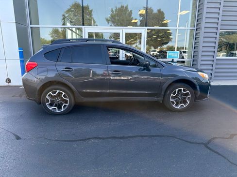 Used 2017 Subaru Crosstrek 2.0i Premium AWD/4WD image 2