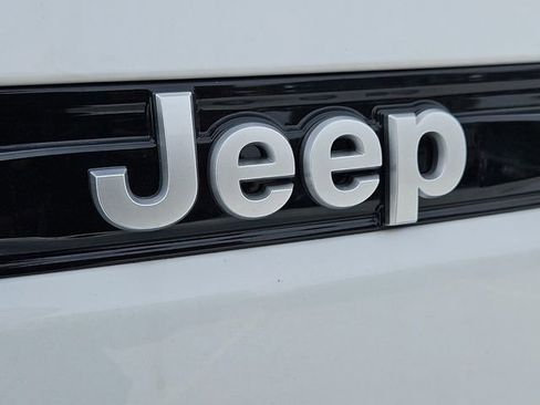 New 2025 Jeep Grand Cherokee Limited image 28