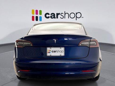 Used 2019 Tesla Model 3 Standard Range image 4