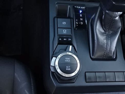 Certified 2025 Toyota Tacoma SR5 AWD/4WD image 35