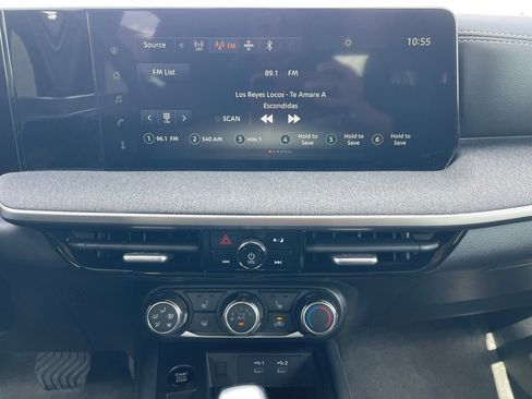 New 2025 Nissan Kicks SV w/ SV Premium Package AWD/4WD image 17