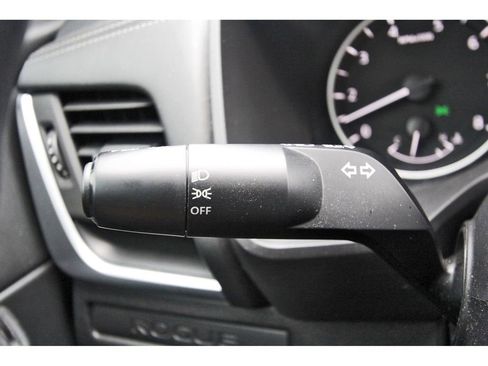 Used 2024 Nissan Rogue S image 11