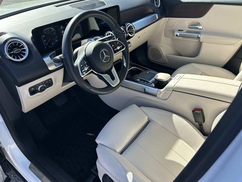 Used 2022 Mercedes-Benz GLB 250 4MATIC image 16