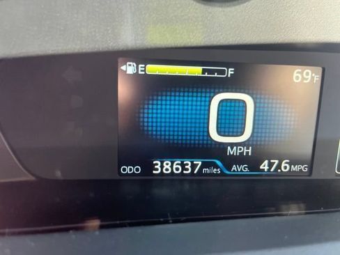 Used 2022 Toyota Prius Limited w/ Premium Convenience Package FWD image 14