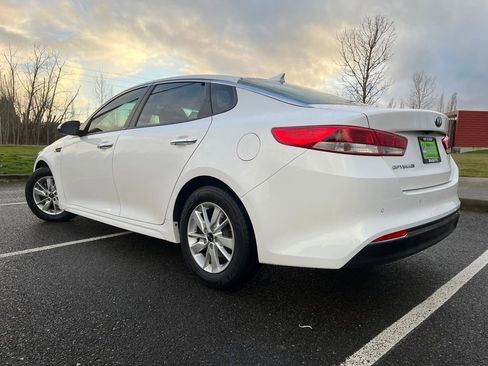 Used 2018 Kia Optima LX image 3