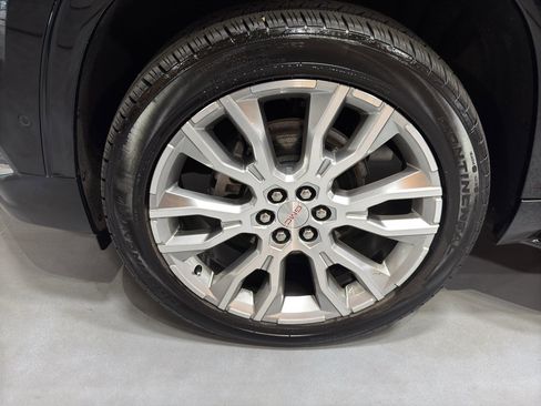 Used 2024 GMC Acadia Denali w/ Super Cruise Package image 9