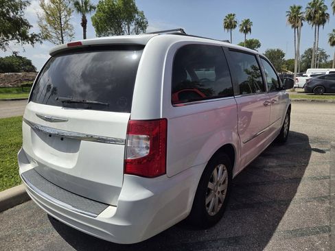 Used 2015 Chrysler Town & Country Touring w/ Driver Convenience Group FWD image 5