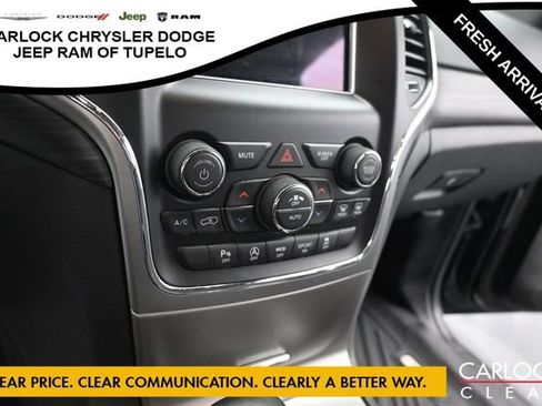 Used 2020 Jeep Grand Cherokee Laredo AWD/4WD image 21