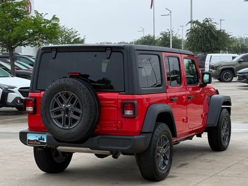 Used 2025 Jeep Wrangler Unlimited Sport AWD/4WD image 4