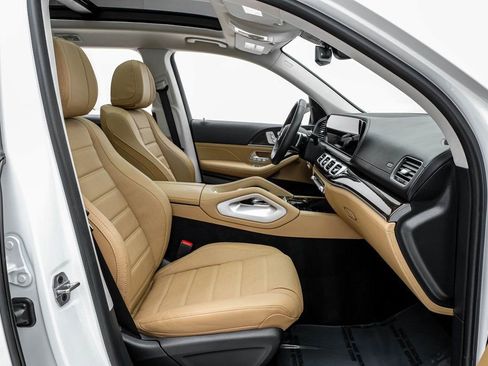 Used 2024 Mercedes-Benz GLS 580 4MATIC image 33