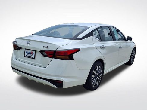Used 2025 Nissan Altima 2.5 SV FWD image 8