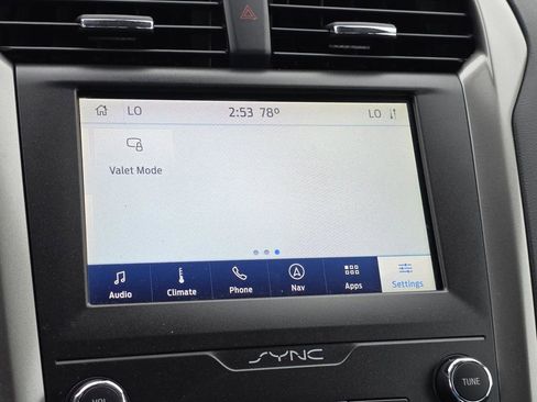 Used 2020 Ford Fusion SE FWD image 19