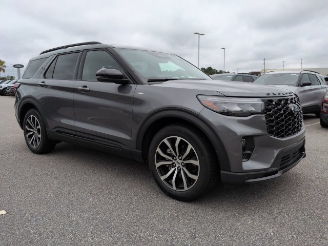 New 2026 Ford Explorer Active w/ Active Comfort Package RWD image 2