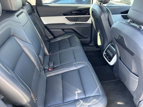 Used 2024 Lincoln Nautilus Premier image 9