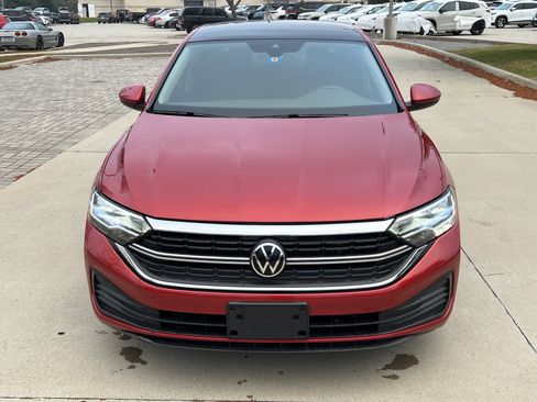 Certified 2022 Volkswagen Jetta SE image 3