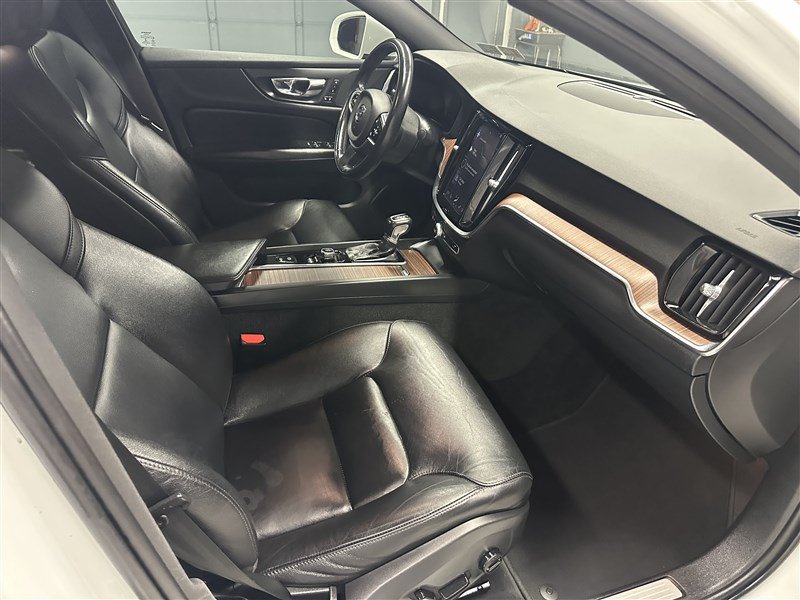 Used 2019 Volvo S60 T6 Momentum w/ Premium Package AWD/4WD image 11