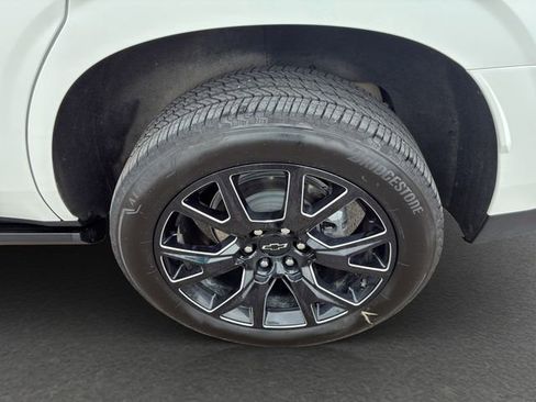 Used 2025 Chevrolet Tahoe High Country AWD/4WD image 11