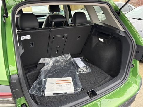 New 2026 Volkswagen Taos SE image 29