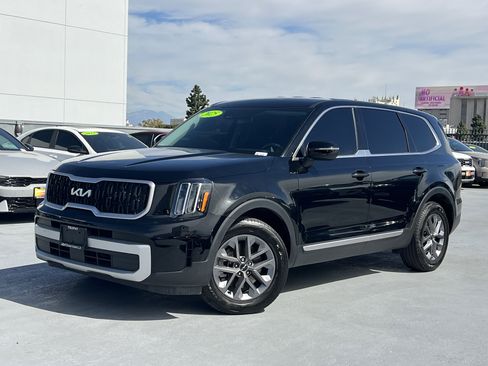 Certified 2025 Kia Telluride LX image 2