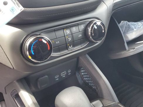 Used 2021 Chevrolet TrailBlazer LS FWD image 16