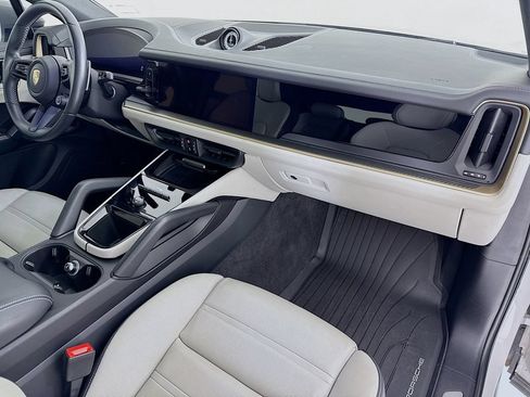 Certified 2024 Porsche Cayenne S AWD/4WD image 32
