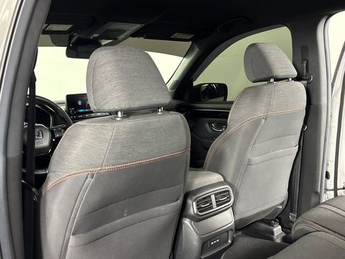 Used 2025 Honda Pilot Sport image 32
