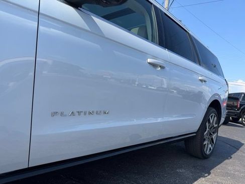 Used 2025 Ford Expedition Max Platinum w/ Platinum Ultimate Package AWD/4WD image 19
