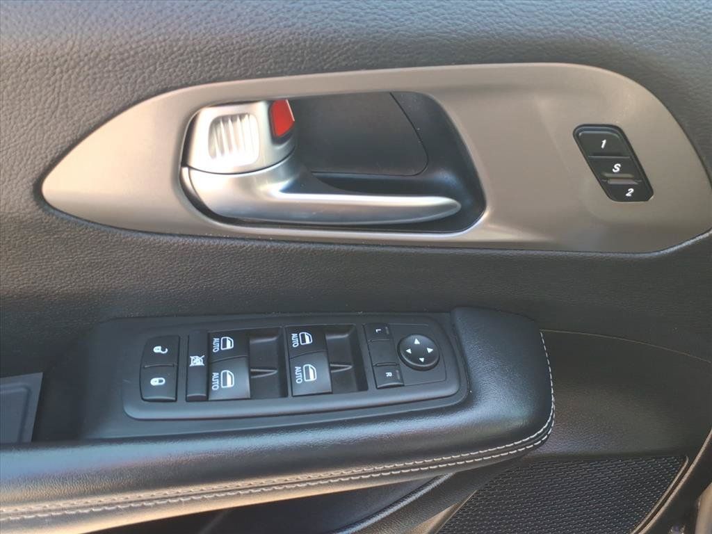 Used 2025 Chrysler Pacifica Select FWD image 19