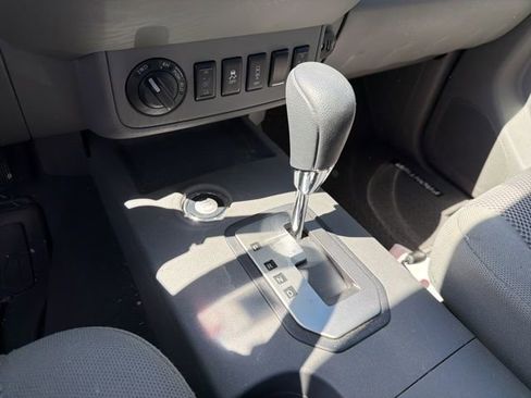 Used 2020 Nissan Frontier SV image 18