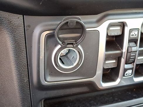 Used 2023 Jeep Gladiator Sport AWD/4WD image 27
