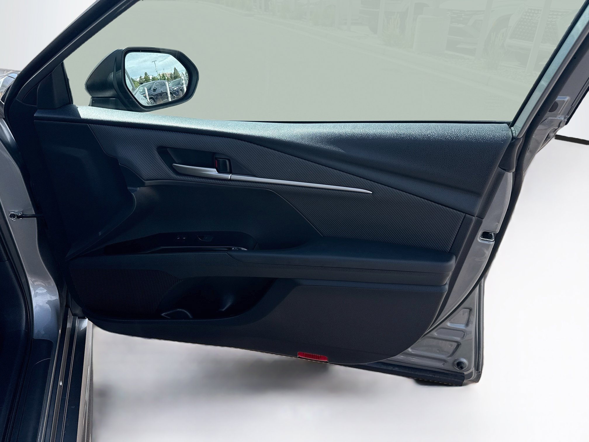 Used 2025 Toyota Camry SE FWD image 33