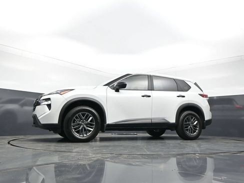 Certified 2025 Nissan Rogue S FWD image 32