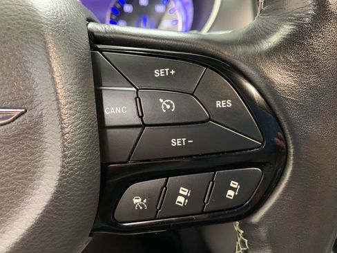 Used 2021 Chrysler Pacifica Touring-L w/ S Appearance Package AWD/4WD image 26