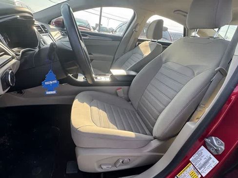 Used 2020 Ford Fusion SE FWD image 16