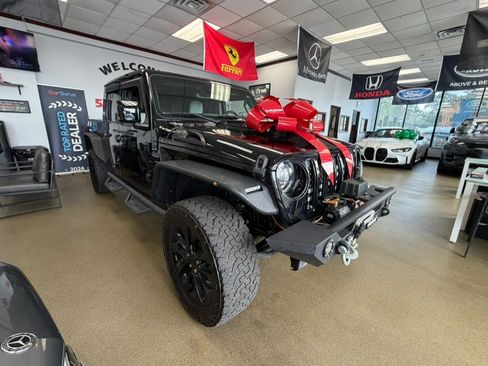 Used 2021 Jeep Gladiator Overland AWD/4WD image 3