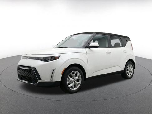 Used 2025 Kia Soul LX w/ LX Technology Package FWD image 3