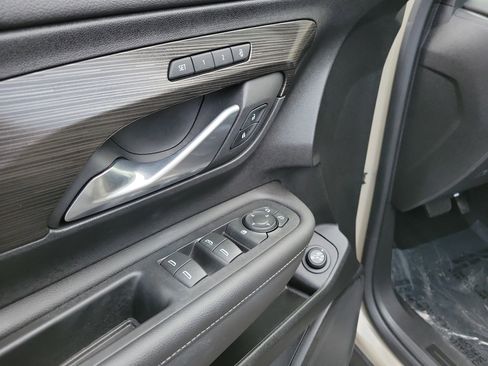 Used 2023 GMC Terrain SLT w/ Elevation Edition image 16