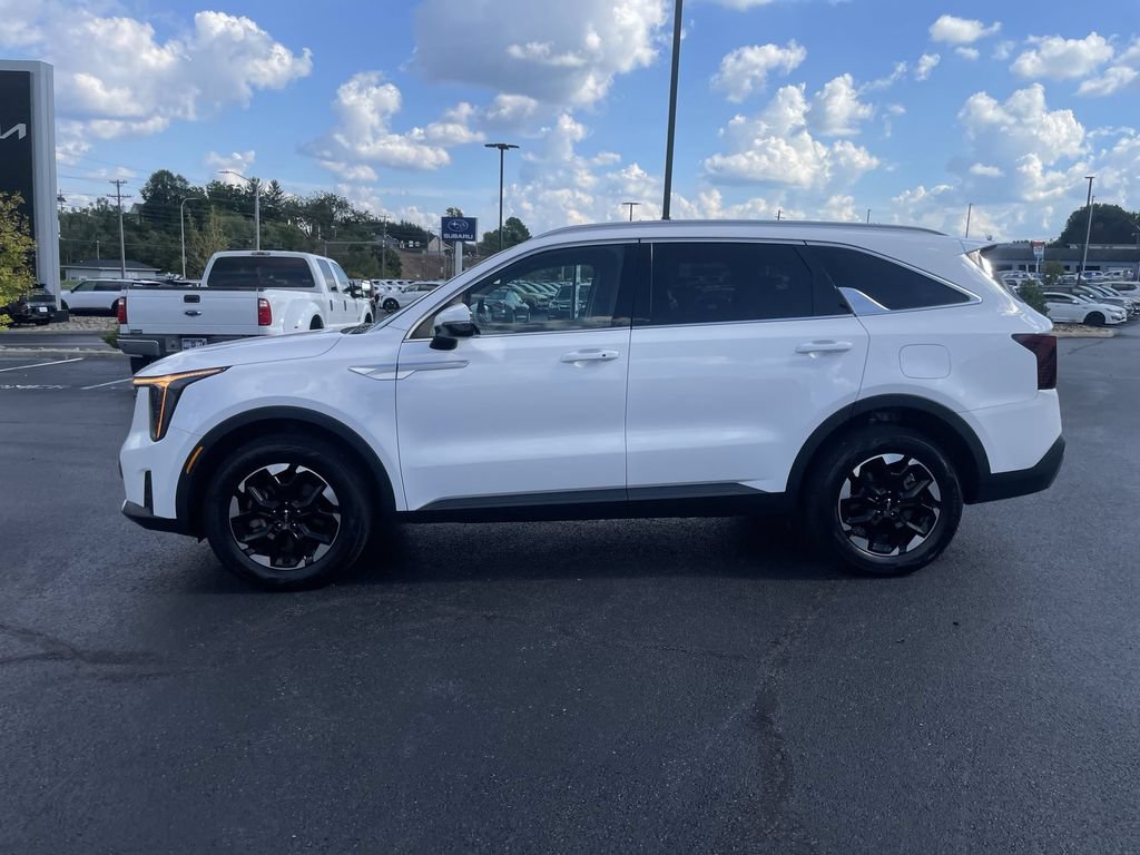 Certified 2024 Kia Sorento S AWD/4WD image 3