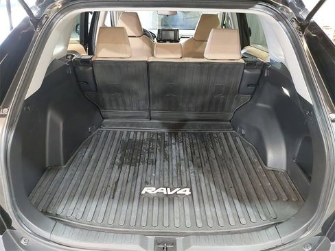 Used 2022 Toyota RAV4 LE image 12